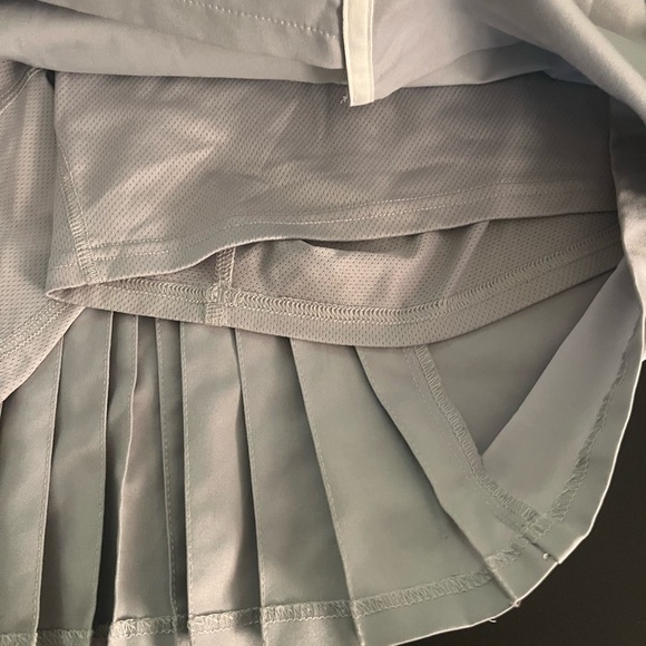 Adidas PureMotion pleated gray golf pickleball skirt women’s 10 - Picture 4 of 6